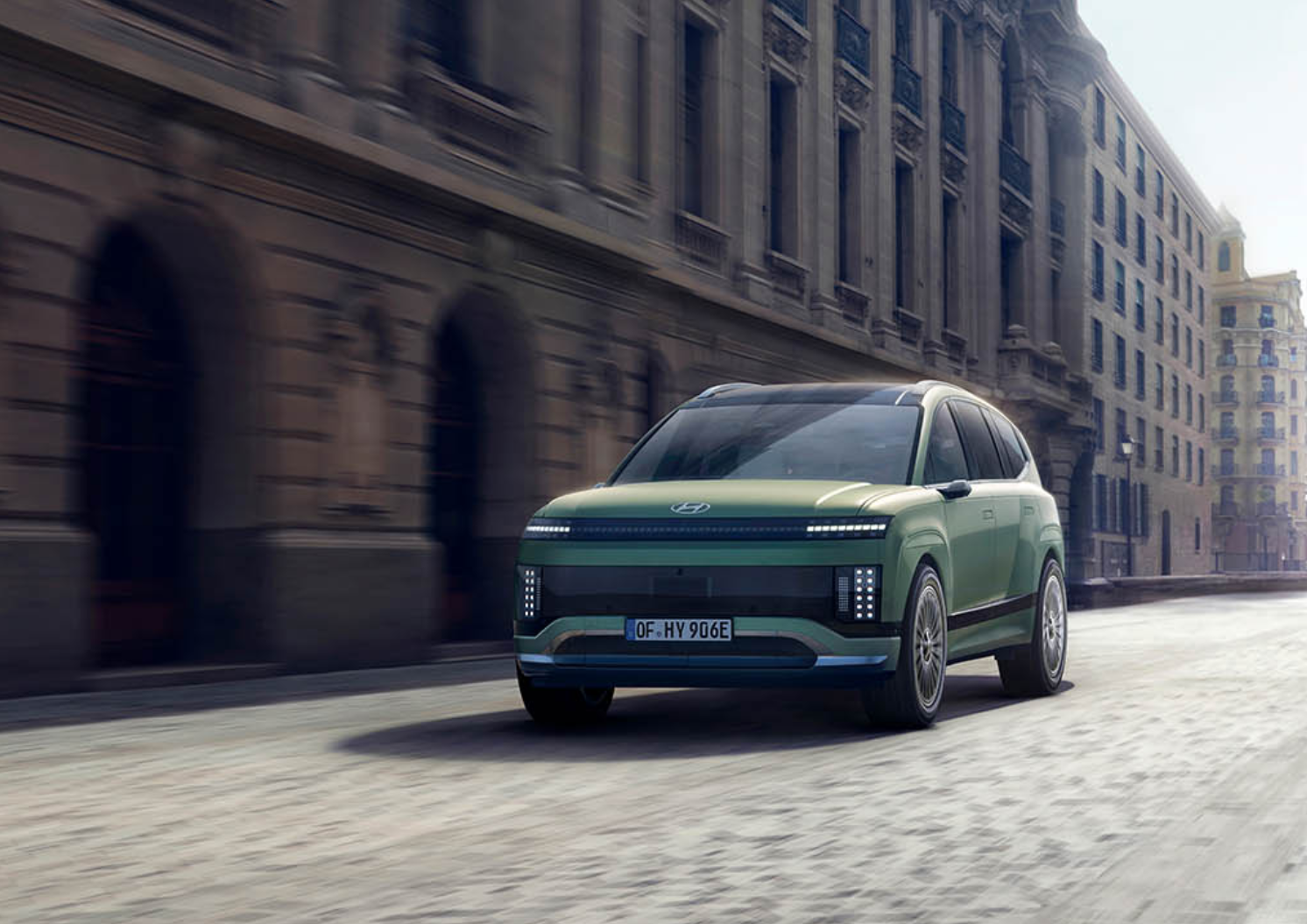 Dynamisch unterwegs: Der IONIQ 9